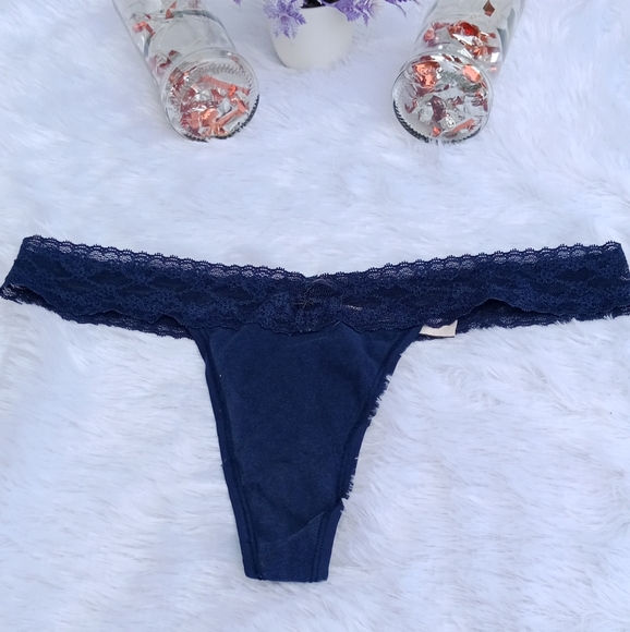 Victoria's secret thong - Picture 2 of 6